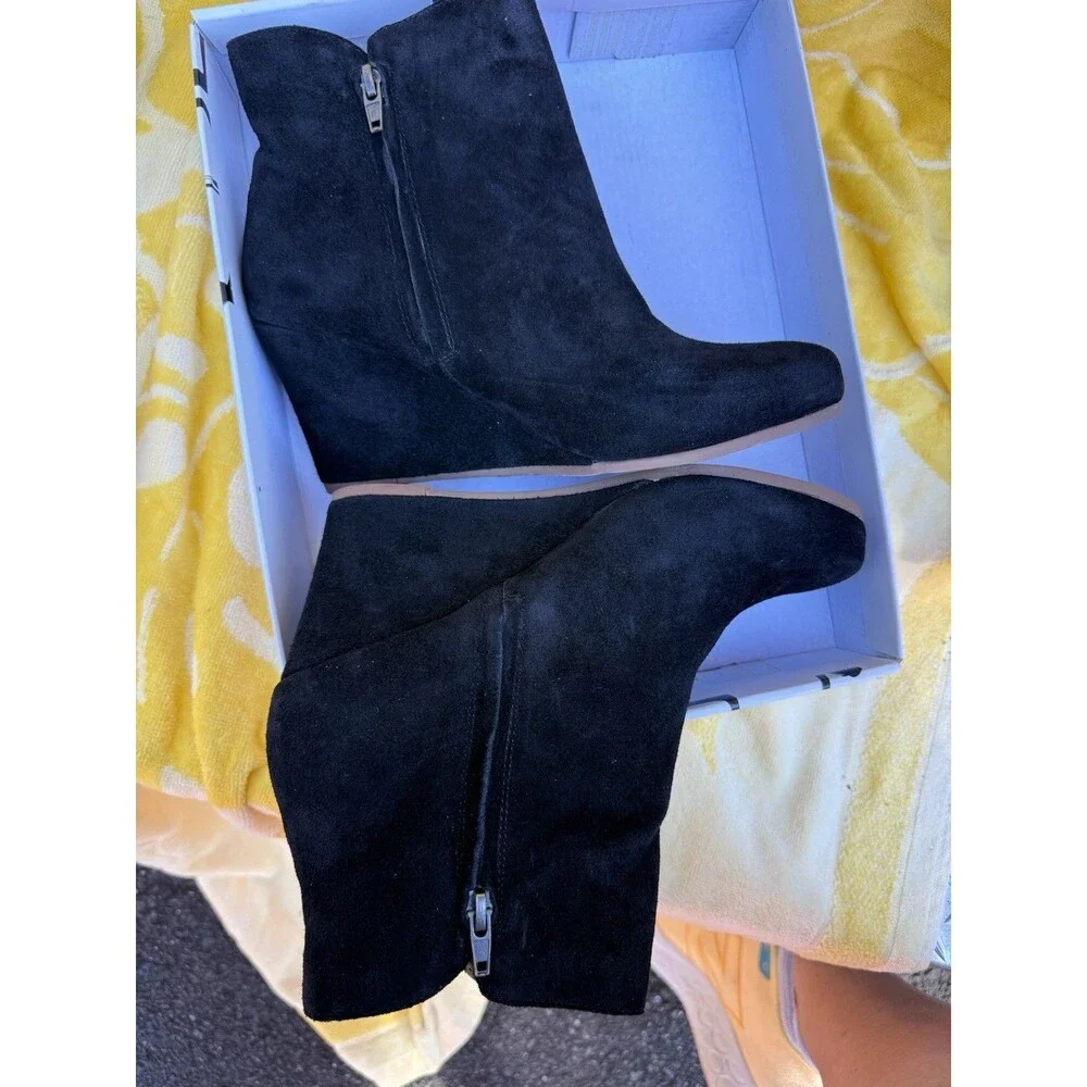 New With Box DV Dolce Vita Black Suede Pilot Wedge Booties Size 8.5
